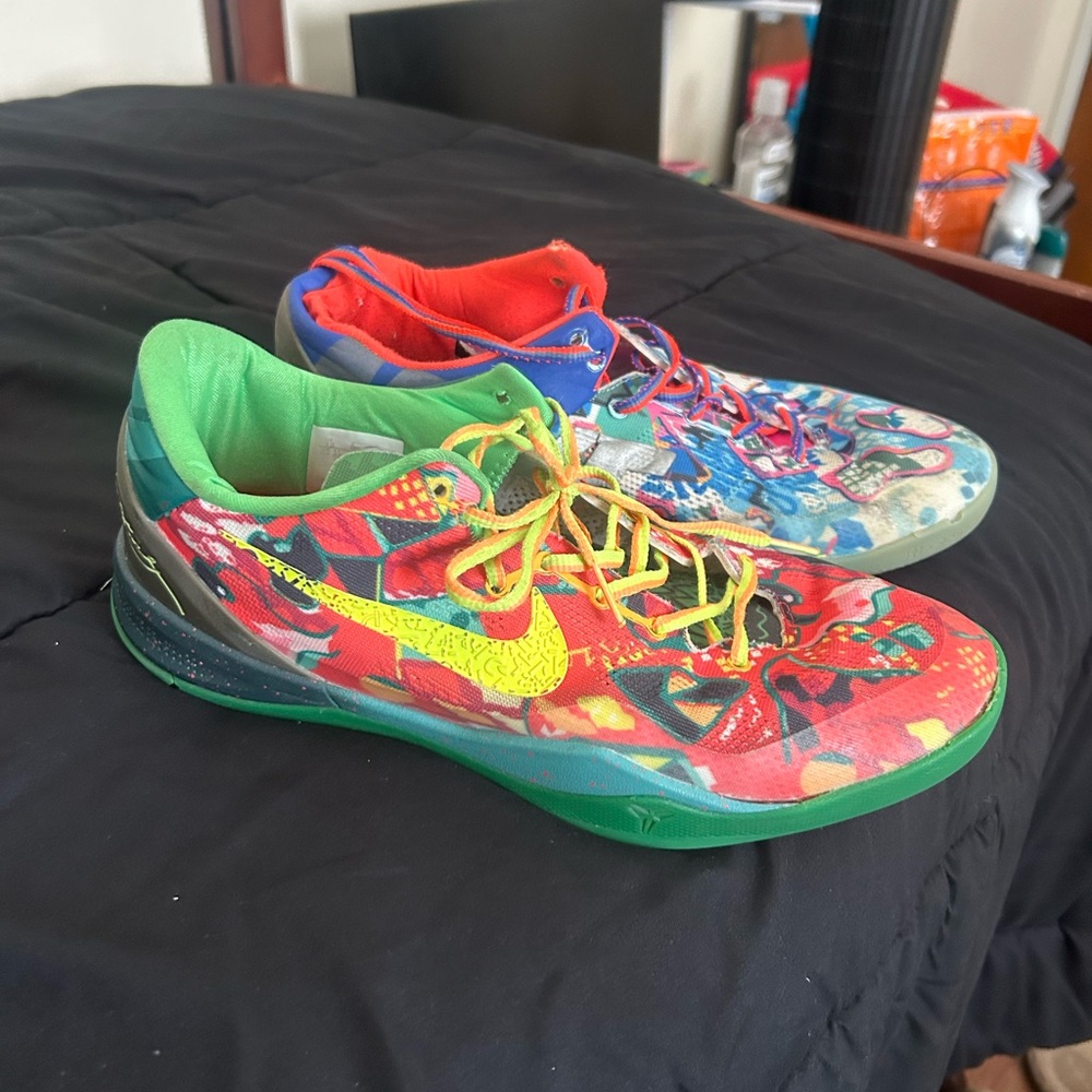 Nike Multicolor Graphic Sneakers BOTTOM RIPPED SLIGHTLY